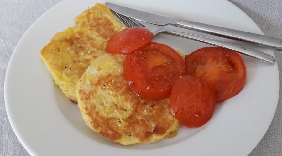 Recept voor koemelkvrije wentelteefjes met gebakken tomaat