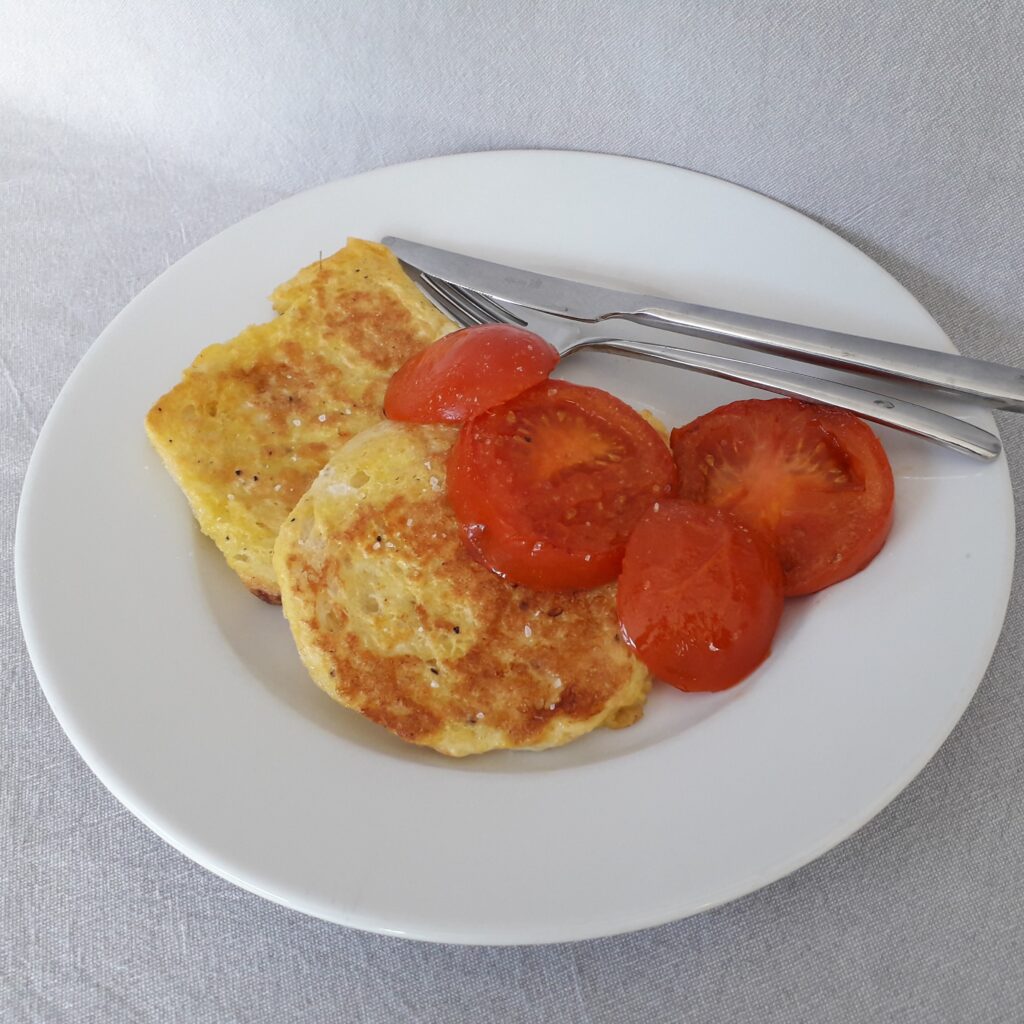 Recept voor koemelkvrije wentelteefjes met gebakken tomaat